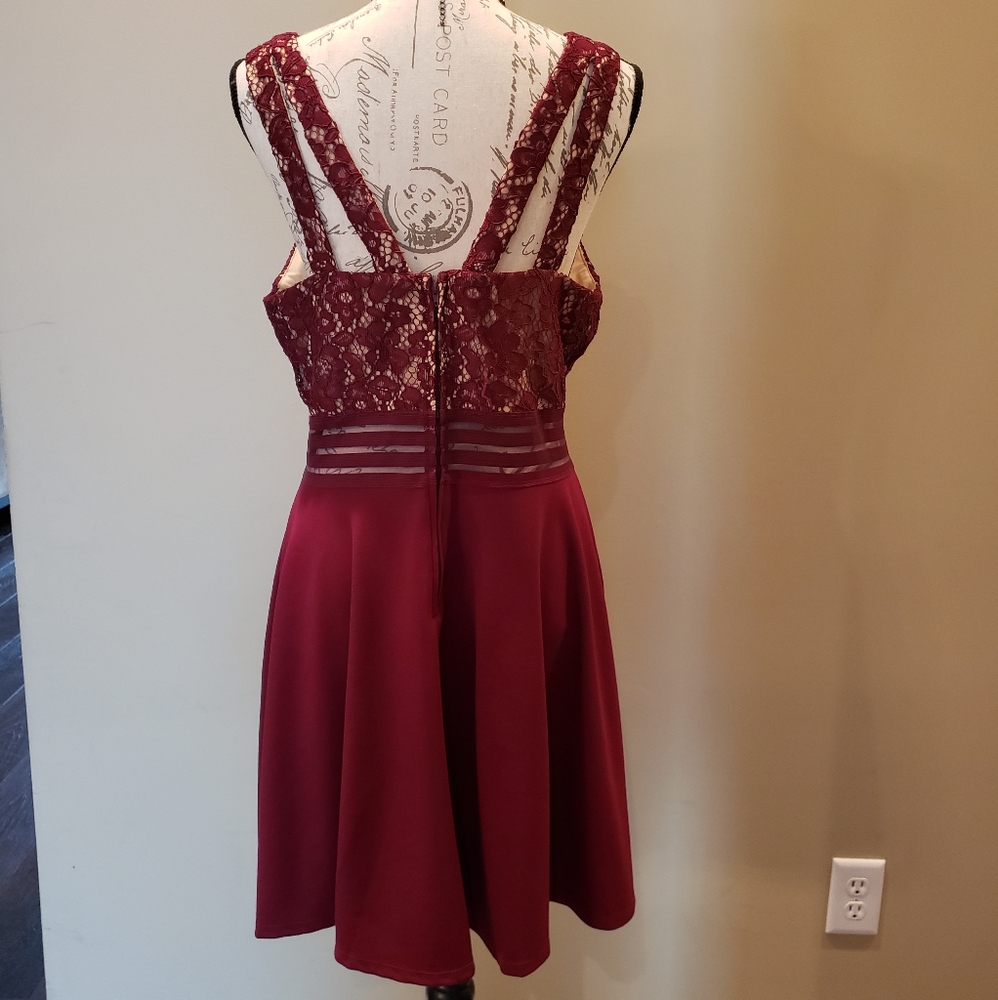 NWT Wine/Burgandy Formal Dress Jrs large/Ladies M - Picture 2 of 8